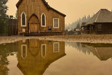 Colombie-Britannique: les feux de forêt s’intensifient, un village historique menacé