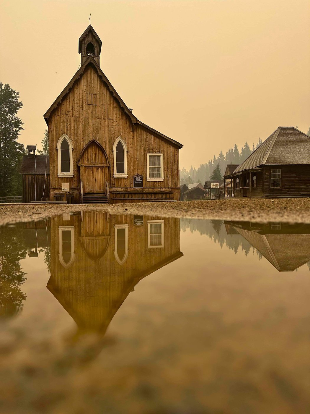 Colombie-Britannique: les feux de forêt s’intensifient, un village historique menacé