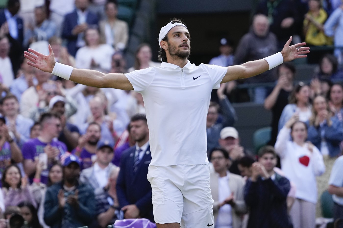 De Minaur se retire de Wimbledon; Djokovic affrontera Musetti en demi-finales