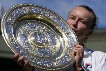 Barbora Krejcikova défait Jasmine Paolini et triomphe à Wimbledon