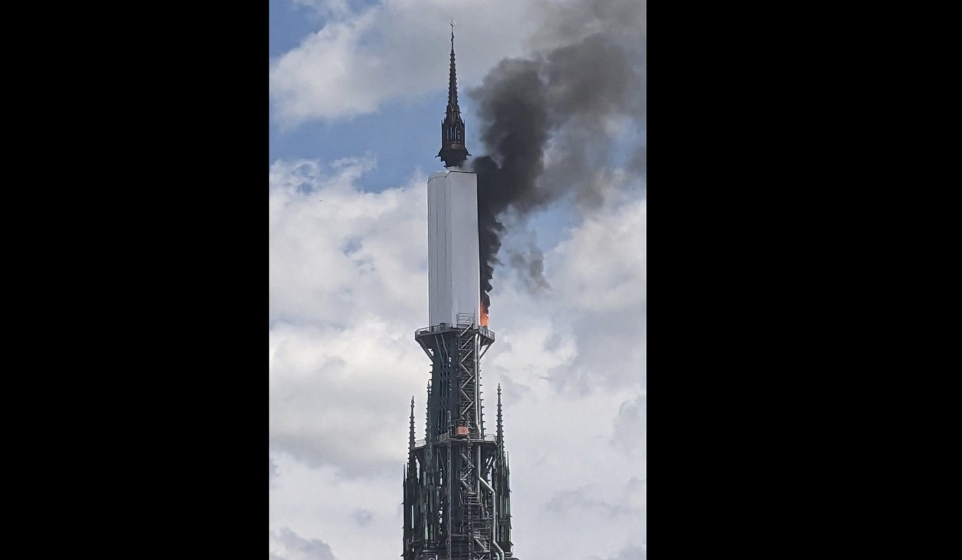 Les autorités parviennent à maîtriser un incendie à la cathédrale de Rouen