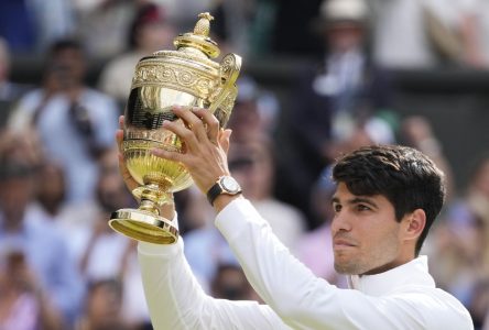 Carlos Alcaraz défait Novak Djokovic à Wimbledon et décroche son 4e titre majeur