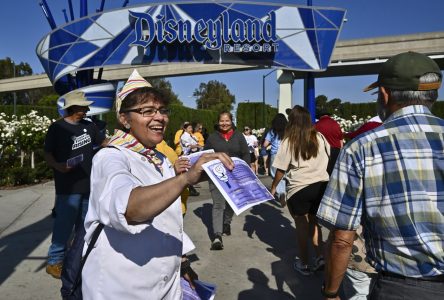 Les travailleurs de Disneyland en Californie se donnent un mandat de grève