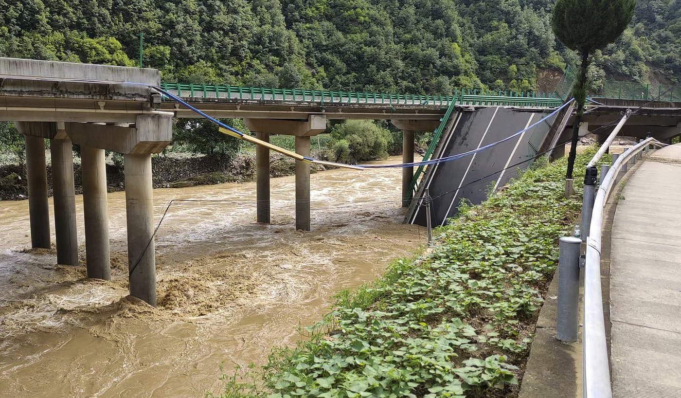 Au moins 11 personnes sont mortes dans l’effondrement d’un pont en Chine