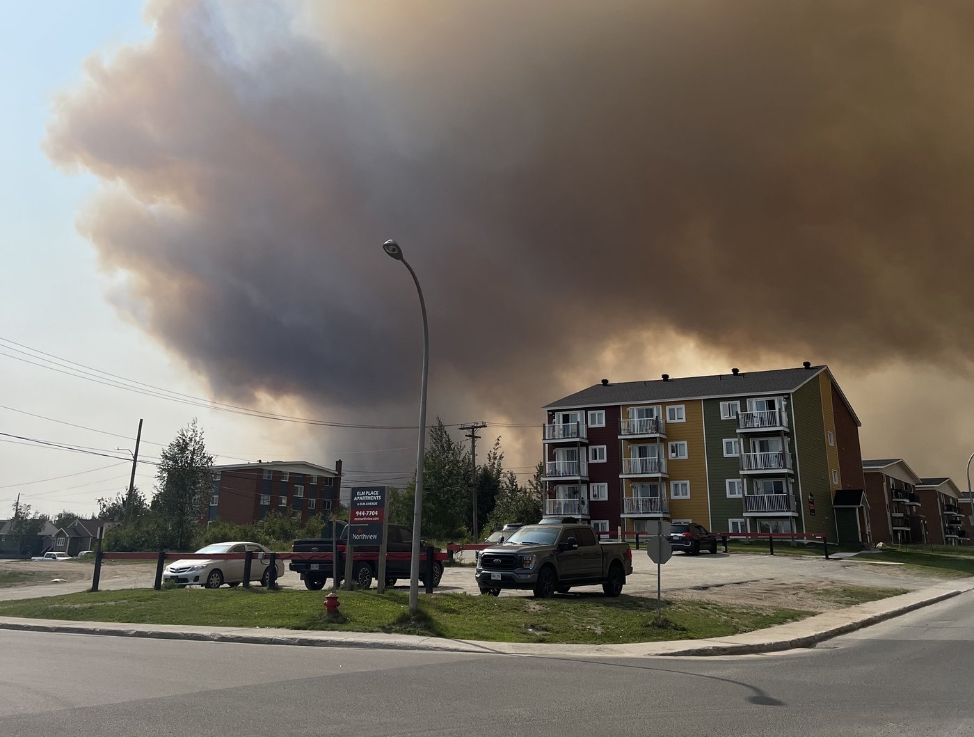 Des bombardiers d’eau combattent le feu près de Labrador City à T.-N.-L.