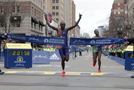 L’ancien champion des marathons de Boston et Chicago est suspendu pour dopage