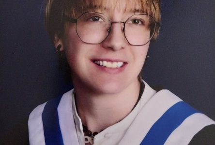 Un adolescent trans de l’Alberta se lève contre le «morinommage» de son école
