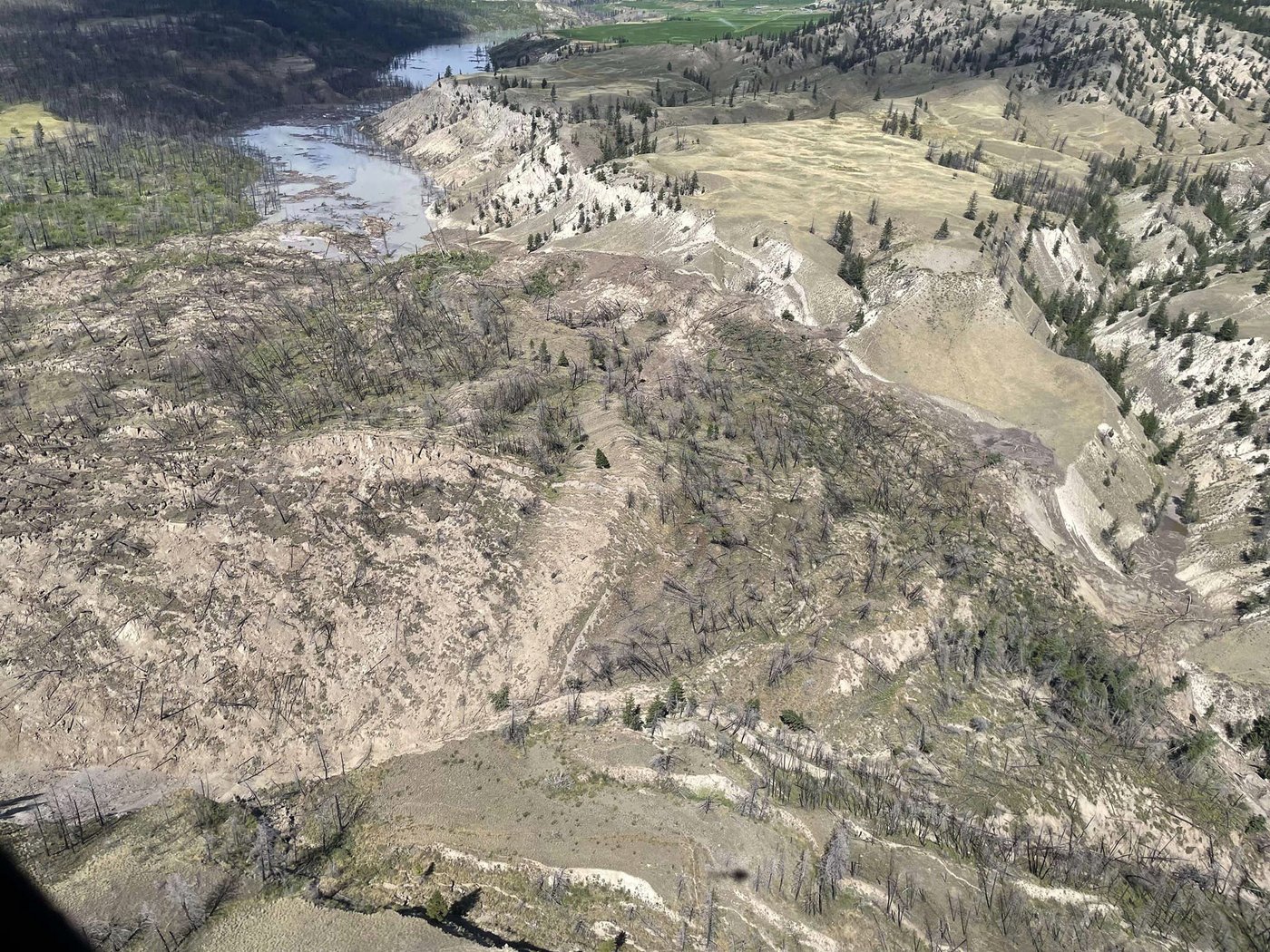 Un glissement de terrain mène à des évacuations en Colombie-Britannique