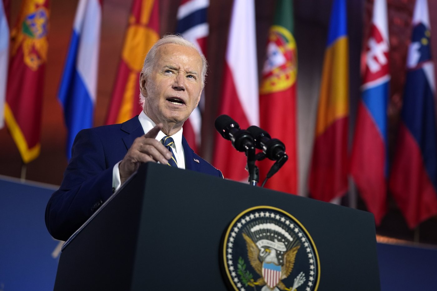 Le chaos autour de la candidature de Biden provoque des fissures à la Maison-Blanche