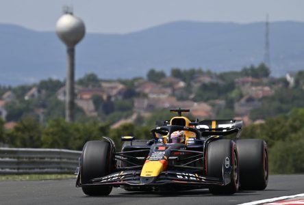 Verstappen a de la compétition alors que la saison de F1 arrive à la mi-parcours