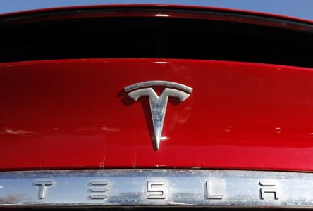 Tesla rappelle plus de 1,8 million de véhicules en raison d’un problème de capot