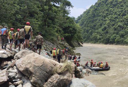 Un corps a été retrouvé après un glissement de terrain au Népal