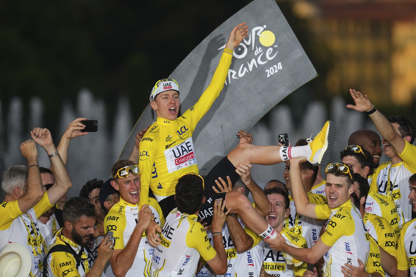 Le Slovène Tadej Pogacar remporte le Tour de France pour une troisième fois