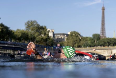 Kristof Rasovszky remporte le marathon aquatique, dernière épreuve dans la Seine