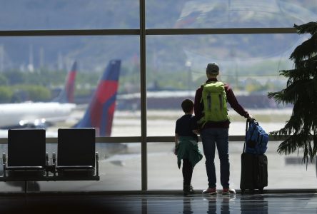 Les É.-U. veulent garantir la gratuité des sièges d’avion familiaux