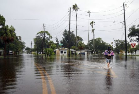 Debby se déplace vers le sud-est des États-Unis, amenant des pluies torrentielles