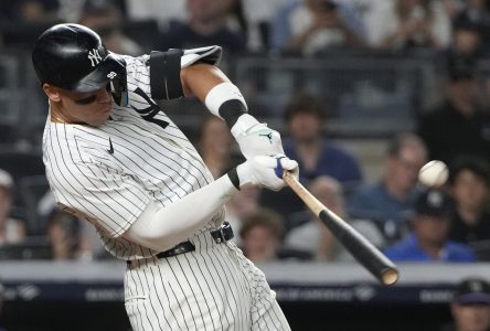 Judge frappe un 49e circuit pour les Yankees, qui battent les Rockies 3-0