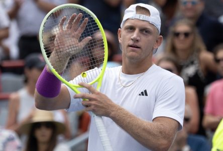 Medvedev et Tsitsipas se font montrer la porte de sortie dès leur match initial