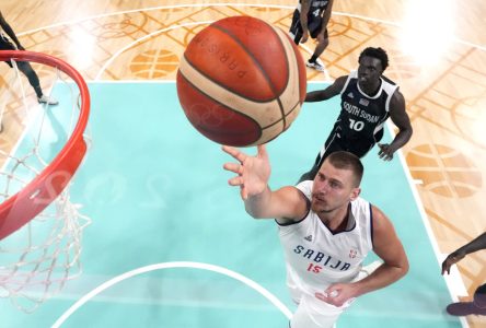 Nikola Jokic s’illustre et propulse la Serbie en demi-finales en basketball masculin