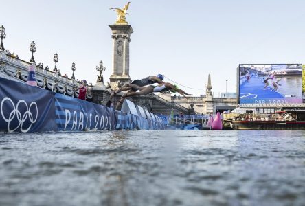 Le triathlon à relais mixte a eu lieu, malgré les doutes sur la qualité de l’eau