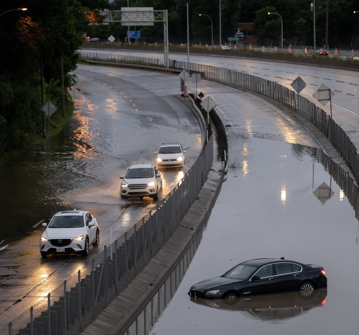 Debby laisse des records de précipitations de pluie au Québec: inondations et pannes