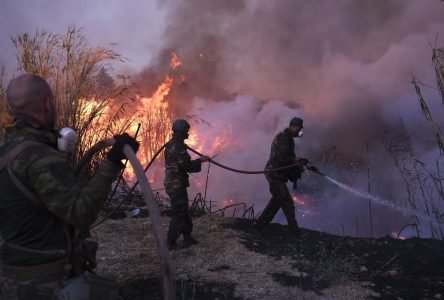 Au moins une personne a perdu la vie en raison des feux de forêt en Grèce