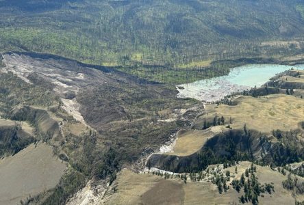 L’eau devrait bientôt recouvrir le site du glissement de terrain en C.-B.