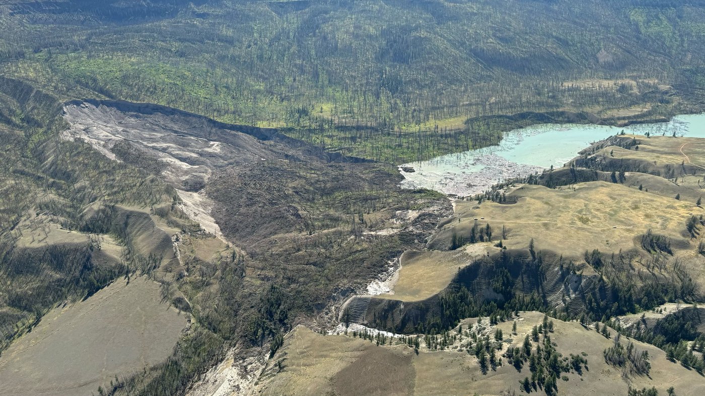 L’eau devrait bientôt recouvrir le site du glissement de terrain en C.-B.