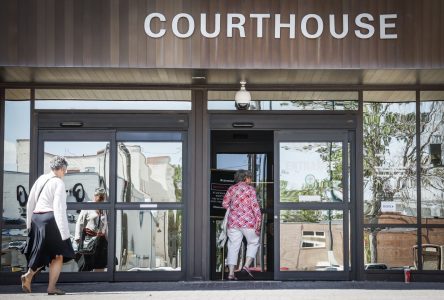 Procès de Coutts: les jurés posent une question sur la bombe artisanale