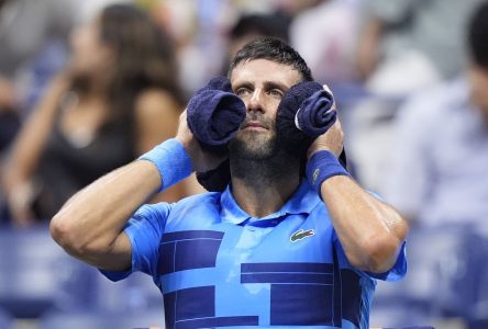 Novak Djokovic atteint le 3e tour aux Internationaux des États-Unis