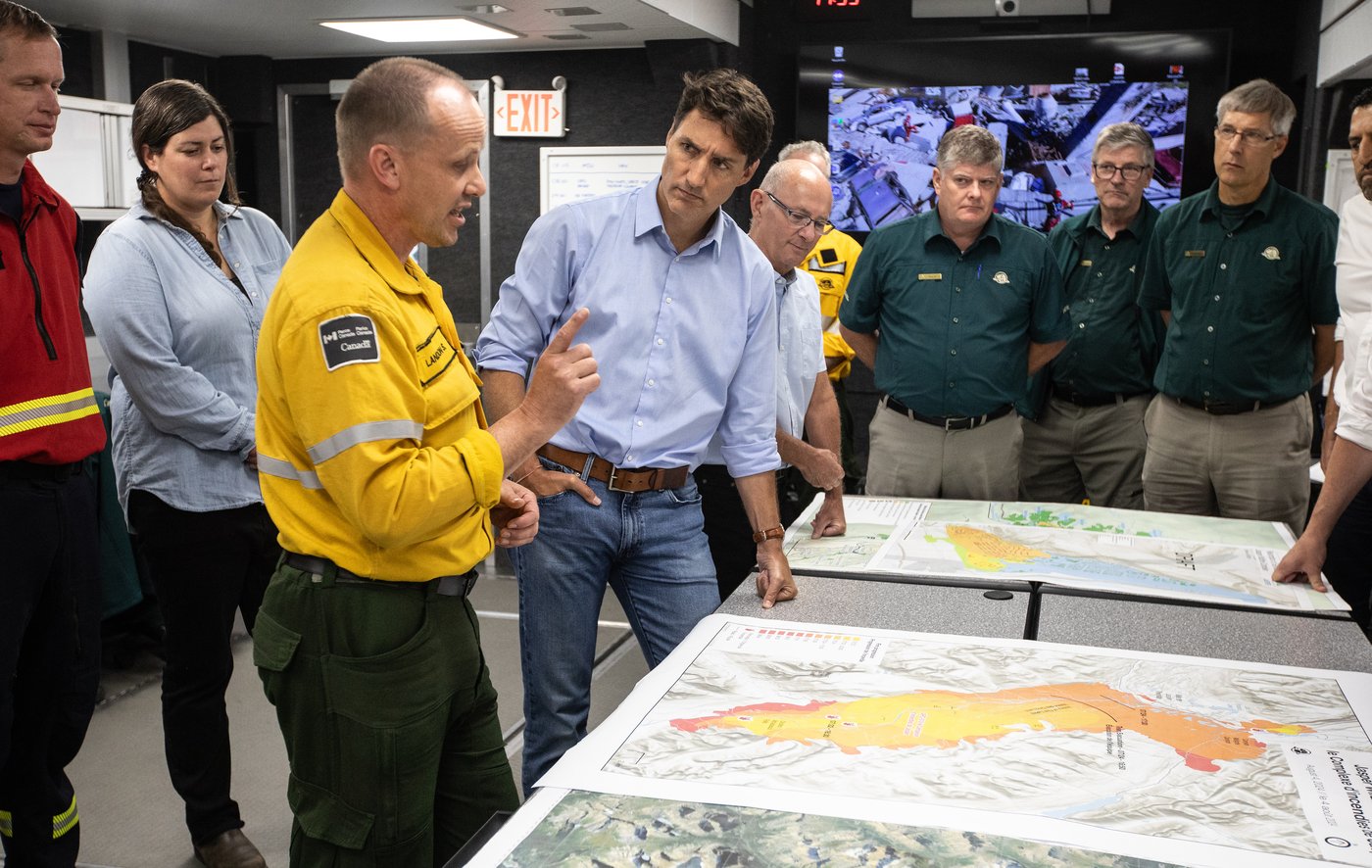 Alberta: Justin Trudeau rencontre les autorités et des évacués de Jasper