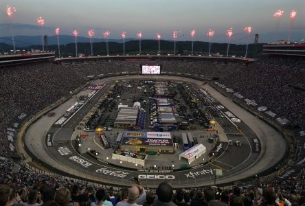 Du baseball majeur sur une piste de NASCAR à Bristol, en août 2025