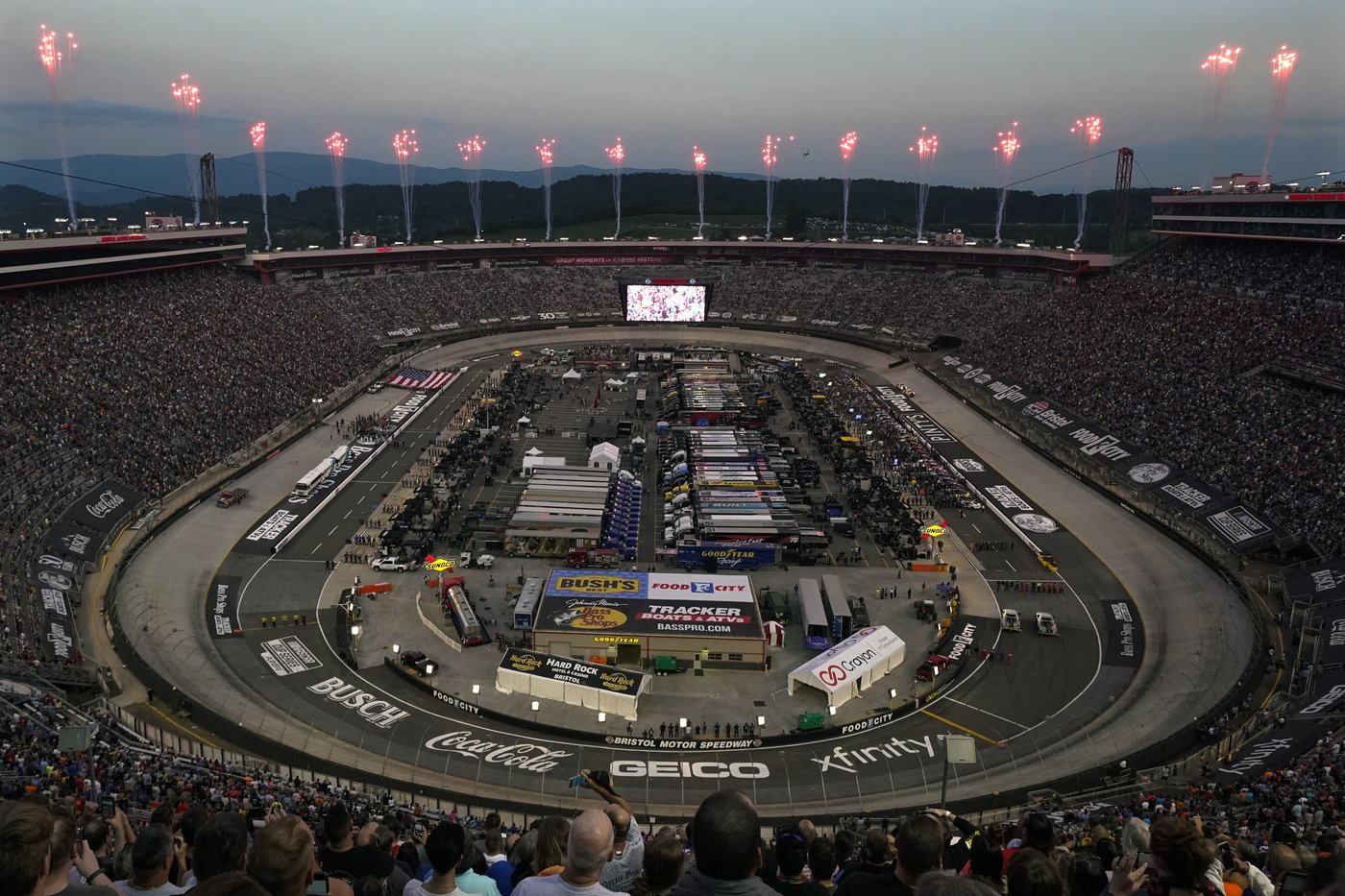 Du baseball majeur sur une piste de NASCAR à Bristol, en août 2025