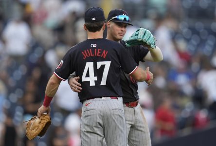 Le Québécois Édouard Julien marque 3 points, les Twins défont les Padres 11-4