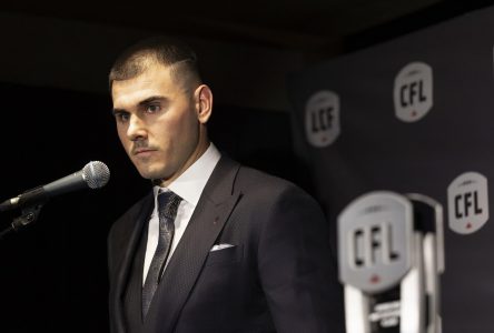 Le quart-arrière des Argonauts Chad Kelly a rencontré le commissaire de la LCF