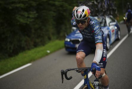 Wout van Aert gagne une troisième étape de la Vuelta; Ben O’Connor reste en tête