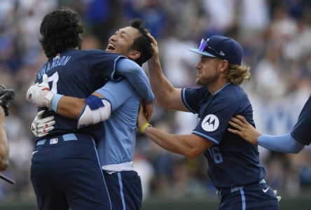 Suzuki frappe le simple gagnant dans une victoire de 6-5 des Cubs face aux Blue Jays