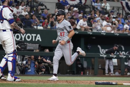 Édouard Julien donne le coup d’envoi de la remontée des Twins, face aux Rangers