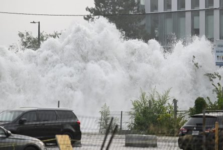 Une importante fuite d’eau à Montréal près du pont Jacques-Cartier