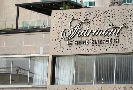 Les travailleurs de l’hôtel Reine Elizabeth se dotent d’un nouveau mandat de grève