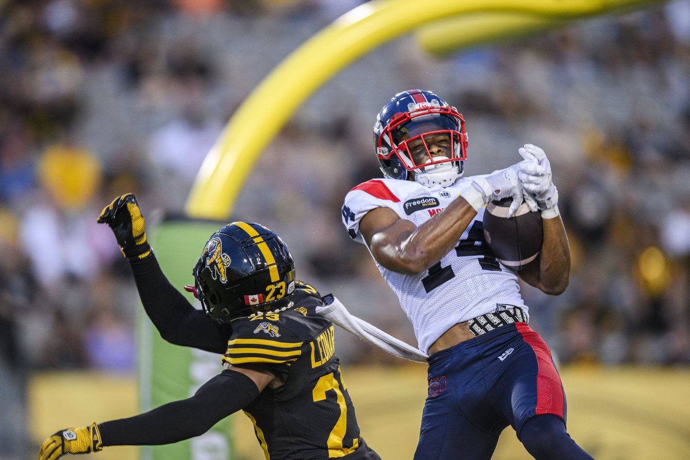 Menés par leur défensive, les Alouettes dominent les Tiger-Cats 33-16