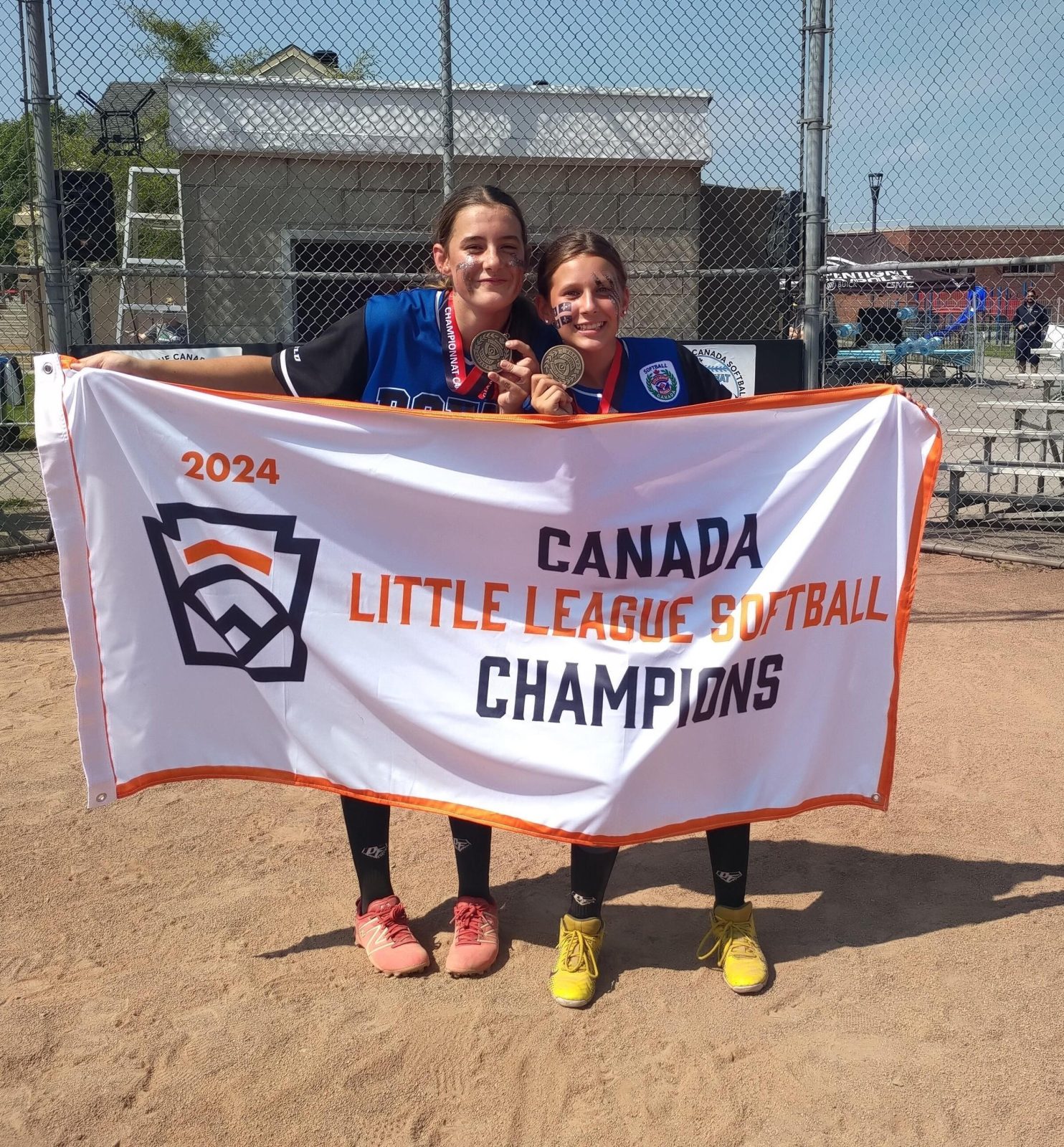 Deux joueuses de Saint-Jean aux Séries mondiales de softball