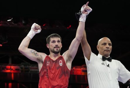 Le boxeur Wyatt Sanford est dans le carré d’as à Paris, est assuré d’une médaille