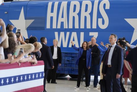 Kamala Harris et Tim Walz mènent une campagne en autobus à travers la Pennsylvanie