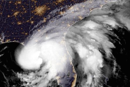 L’ouragan Debby, de catégorie 1, a touché terre en Floride lundi matin