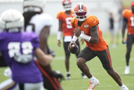 Le quart des Browns Deshaun Watson est aux prises avec des douleurs au bras