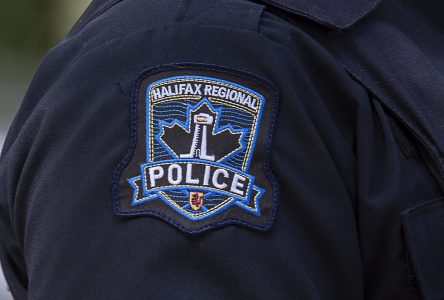 La police de Halifax abat trois chiens qui attaquaient une femme chez elle