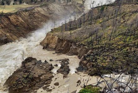 C.-B.:  Le glissement de terrain et des inondations endommagent des sites autochtones