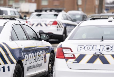 La police de Longueuil mène une opération sur la rue Saint-Charles jeudi matin