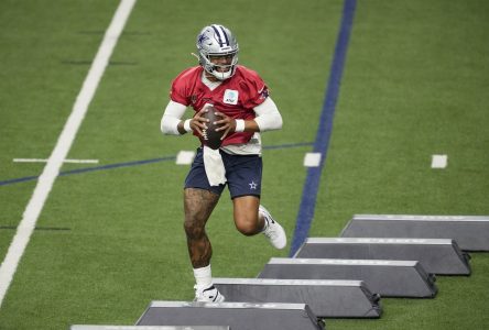 Le quart Dak Prescott signe un contrat record de quatre ans avec les Cowboys